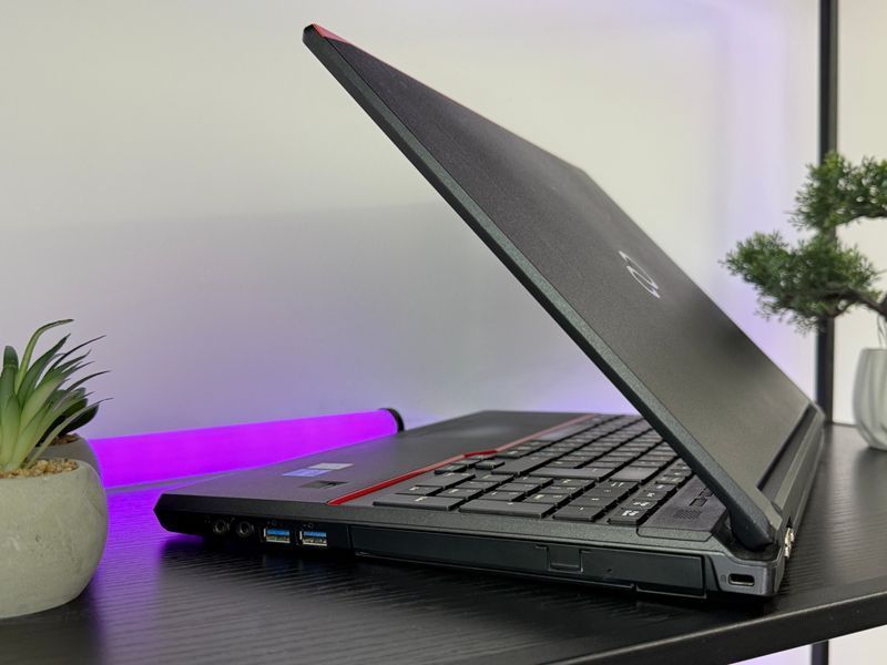 Fujitsu E554/15,6" - i3-4000M/8gb/ssd256 N100197 фото