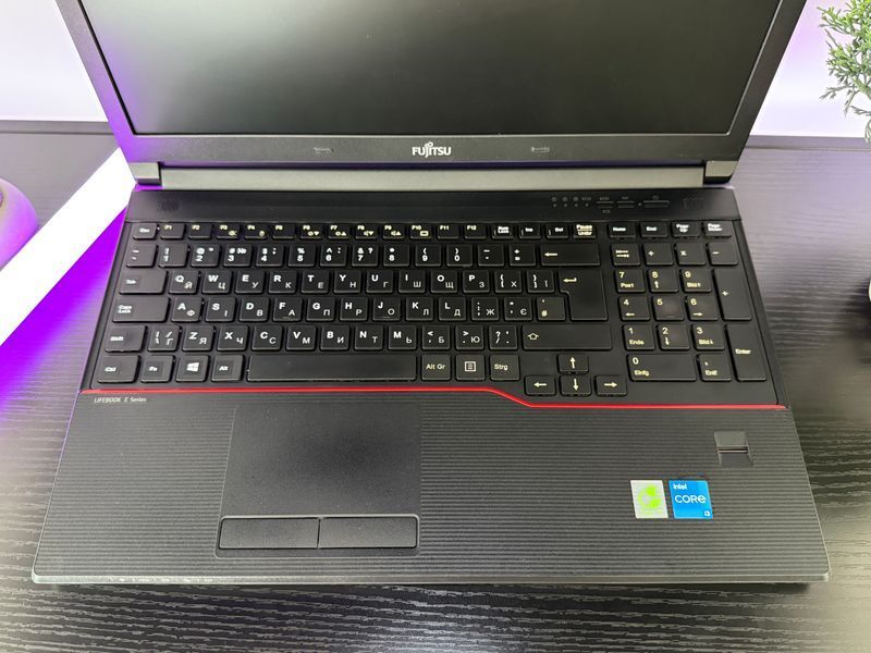 Fujitsu E554/15,6" - i3-4000M/8gb/ssd256 N100197 фото