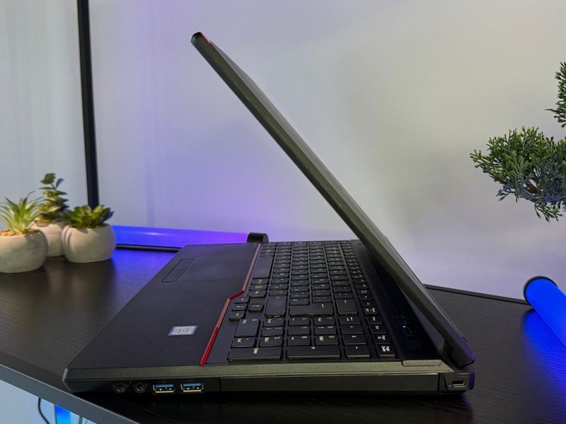 Fujitsu E557/15,6" - i5-7200u/8gb/SSD-256gb N100200 фото